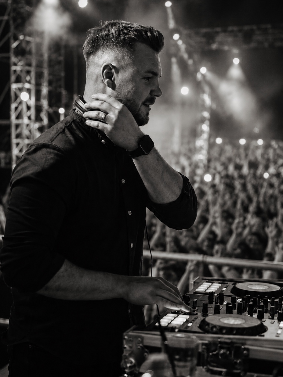 DJ Adi — DJ & Sonorizare